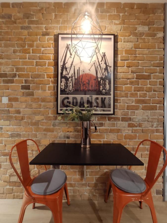 Red Wall Apartment In The Old Town Gdansk Exterior photo