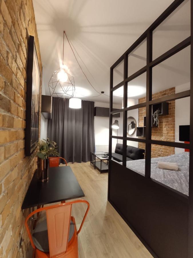 Red Wall Apartment In The Old Town Gdansk Exterior photo