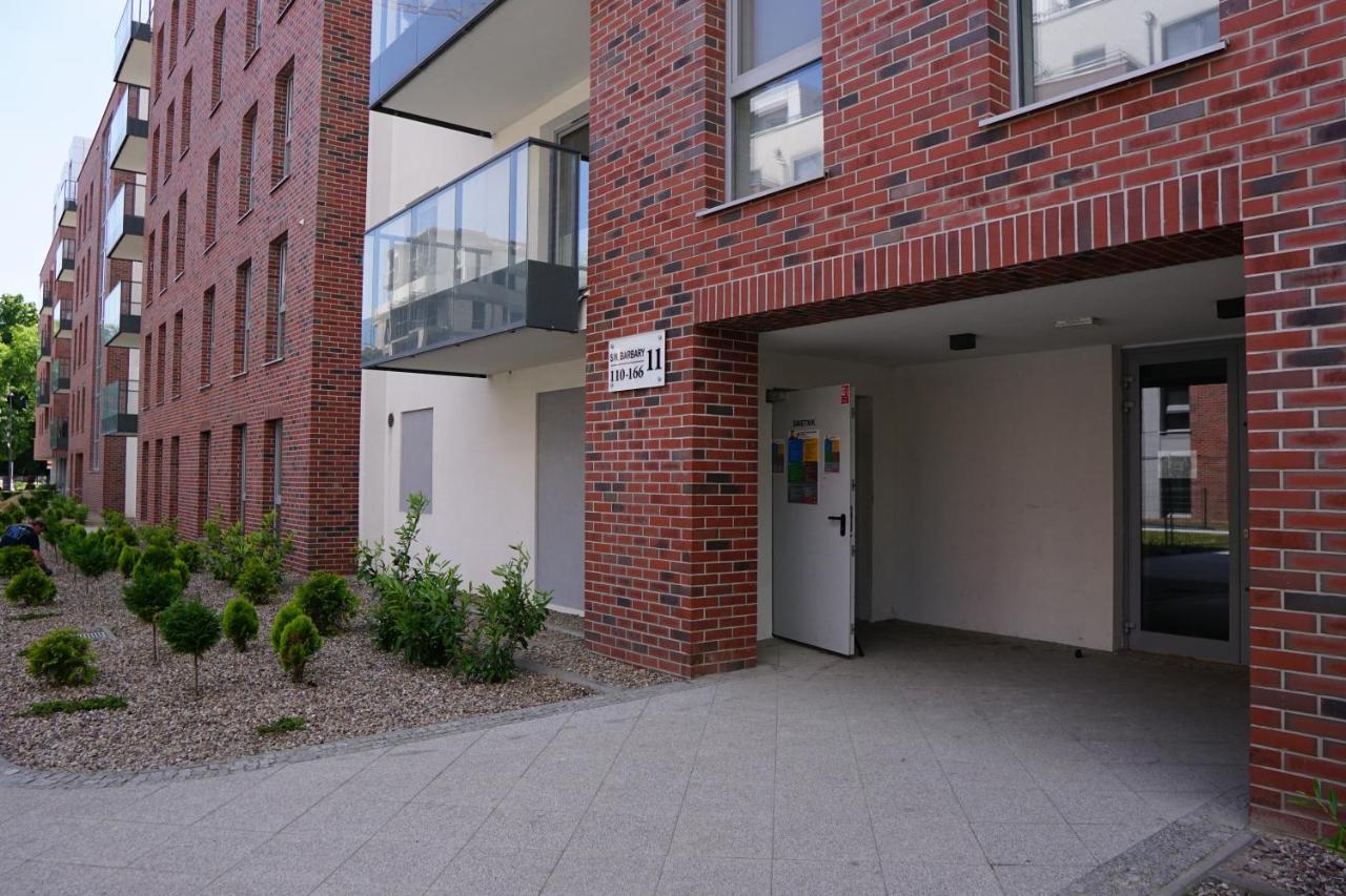 Red Wall Apartment In The Old Town Gdansk Exterior photo